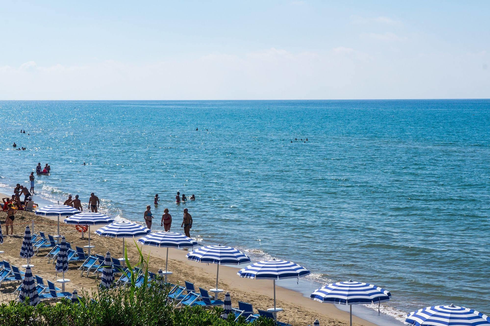 Holiday Village Fondi Luaran gambar