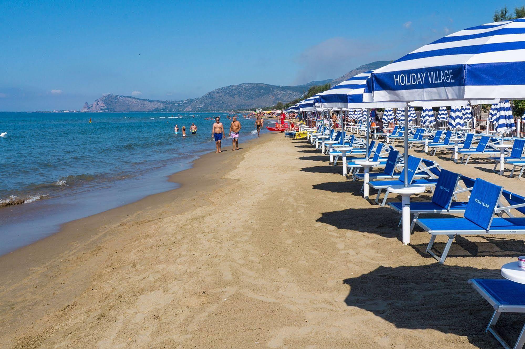 Holiday Village Fondi Luaran gambar
